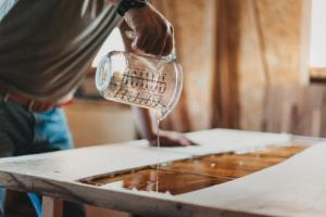 tafel gieten met epoxyhars